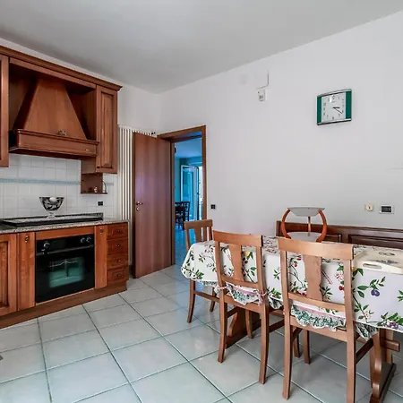 Holiday home In Belsito With Wifi
