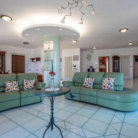 Holiday home In Belsito With Wifi