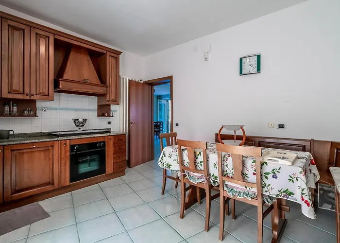 Nyaraló In Belsito With Wifi