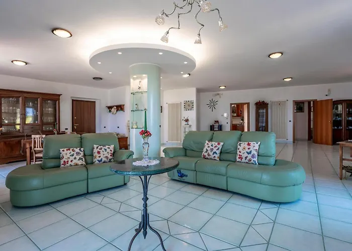 Nyaraló In Belsito With Wifi